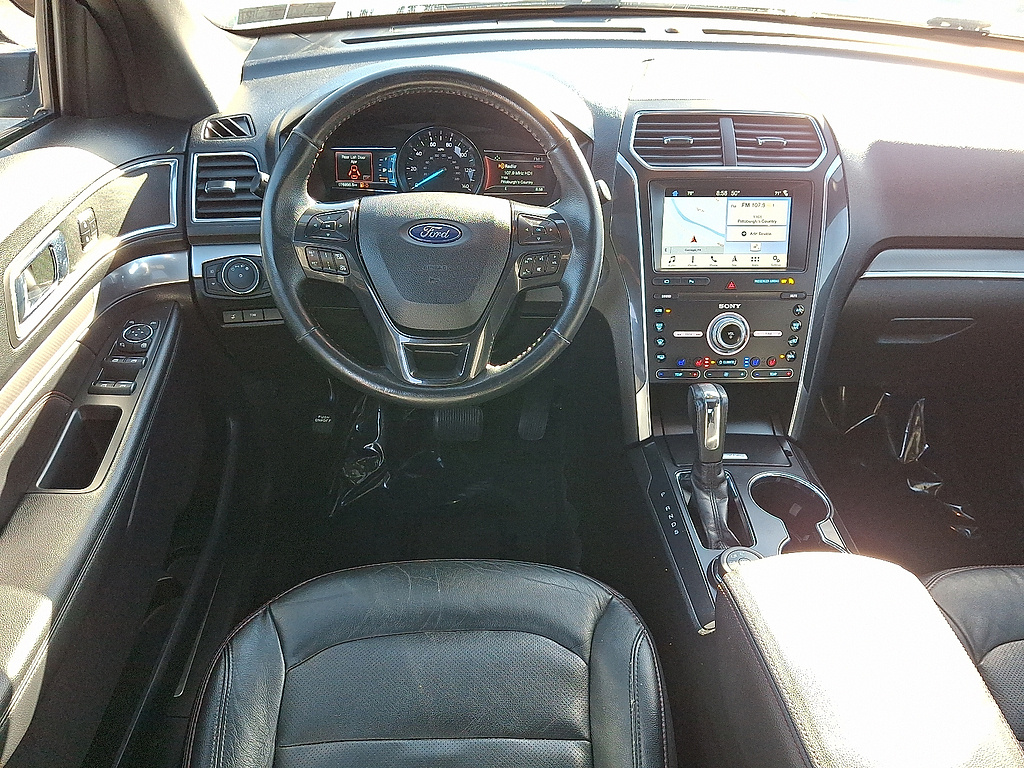2019 Ford Explorer photo 12 of 31