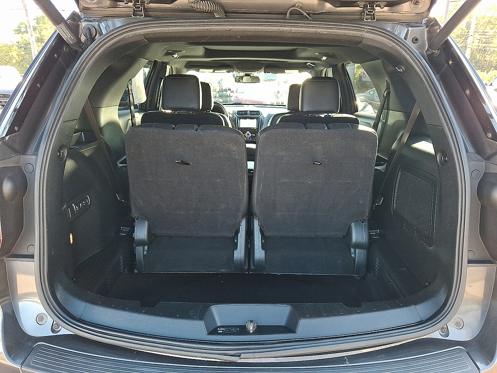 2019 Ford Explorer photo 29 of 31