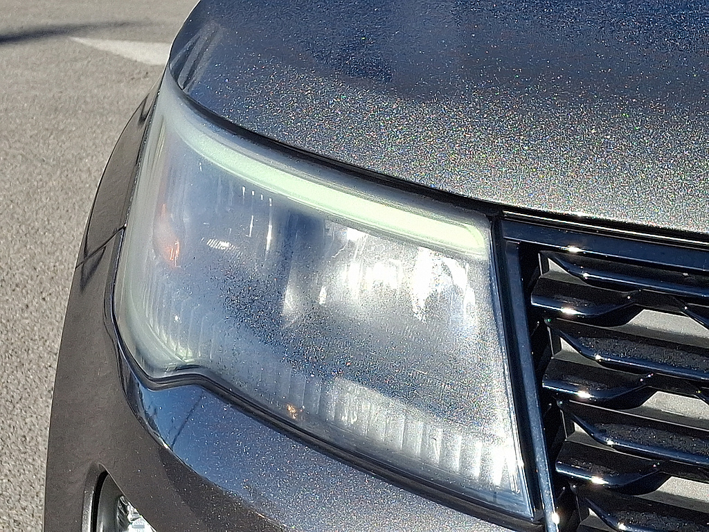 2019 Ford Explorer photo 9 of 31