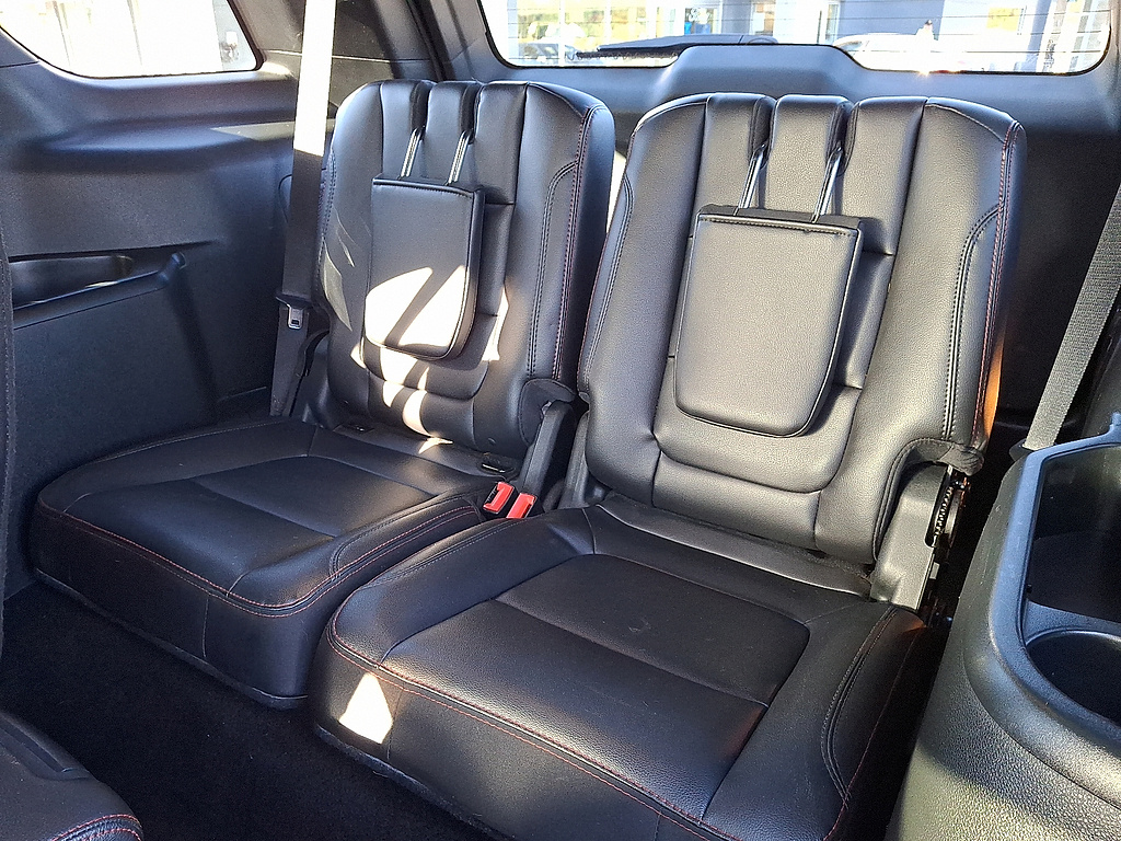 2019 Ford Explorer photo 11 of 31