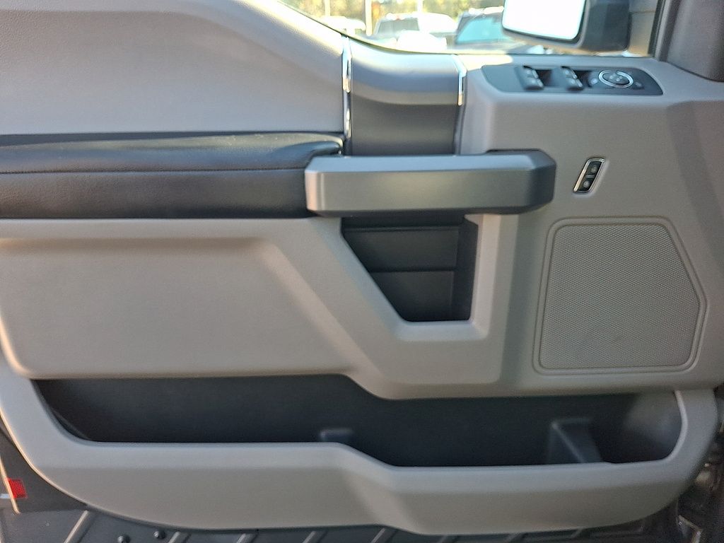 2016 Ford F-150 photo 12 of 31