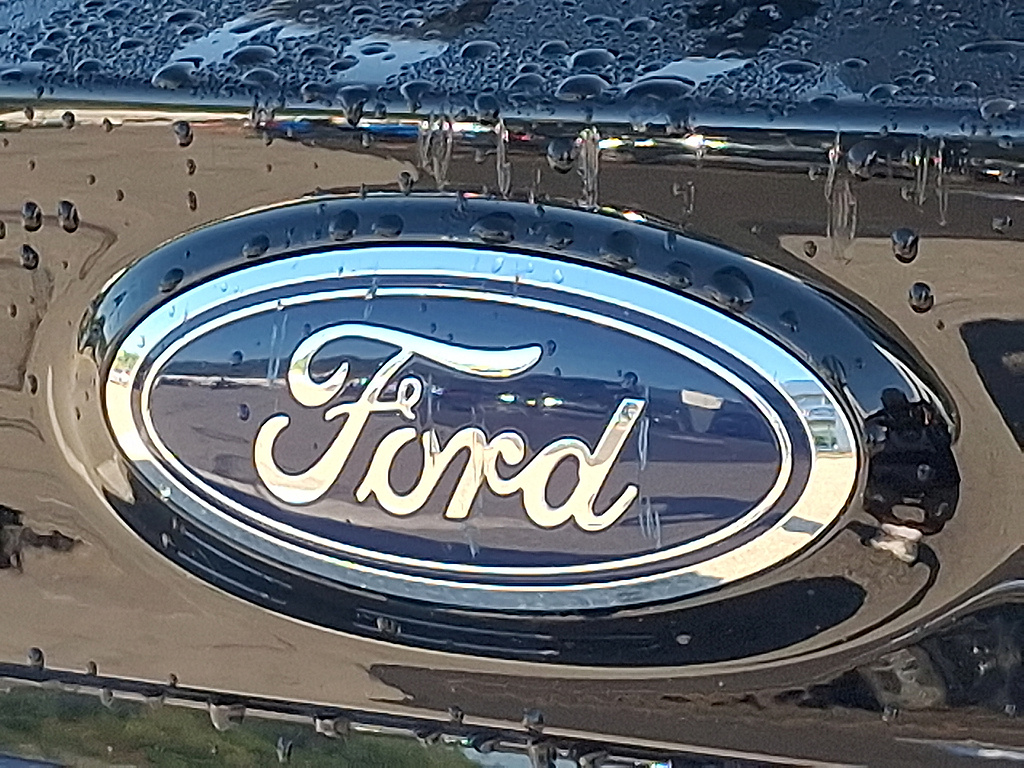 2024 Ford Edge SEL Iconic Silver at Nick Chevrolet