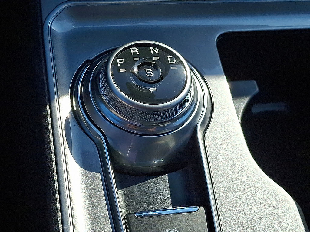 2024 Ford Edge SEL Iconic Silver at Nick Chevrolet
