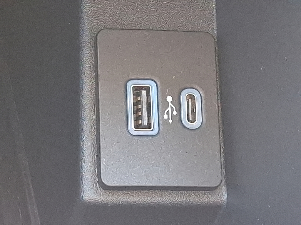 2024 Ford Edge SEL Iconic Silver at Nick Chevrolet