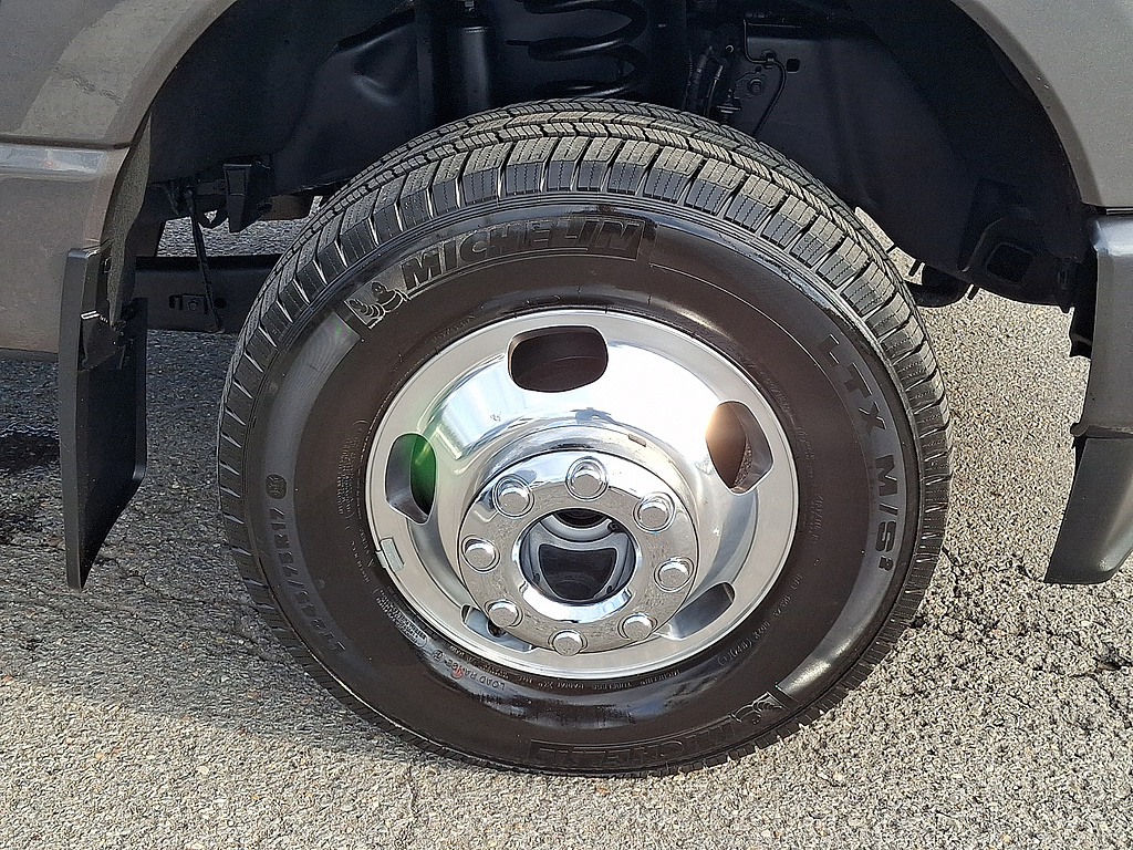 2024 Ford Super Duty F-350 DRW photo 8 of 32