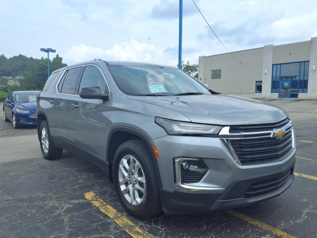 Sterling Gray Metallic 2023 Chevrolet Traverse SUV / Crossover Four-Wheel Drive 9-Speed Automatic