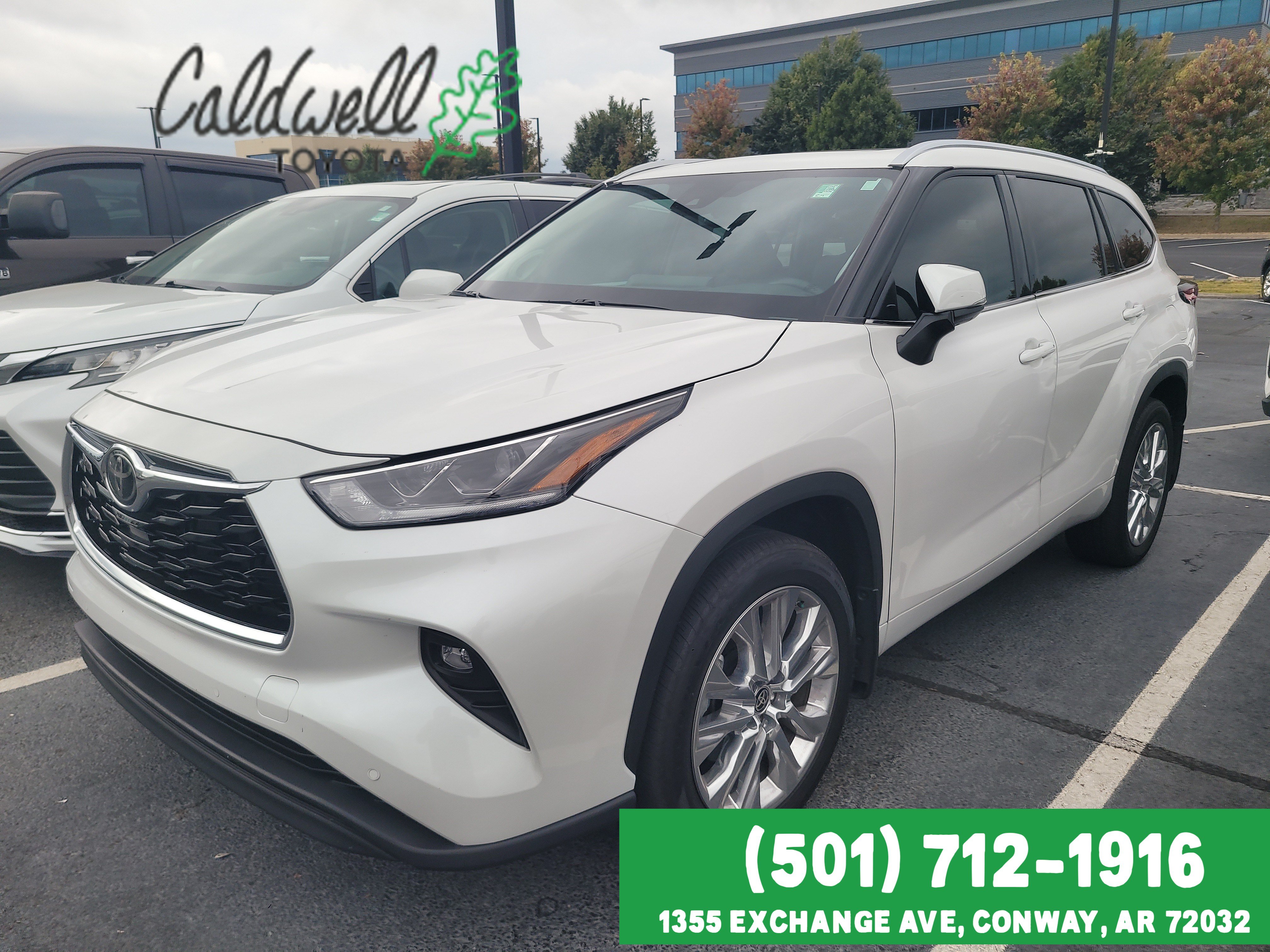 White (Wind Chill Pearl) 2024 Toyota Highlander SUV / Crossover Front-Wheel Drive 