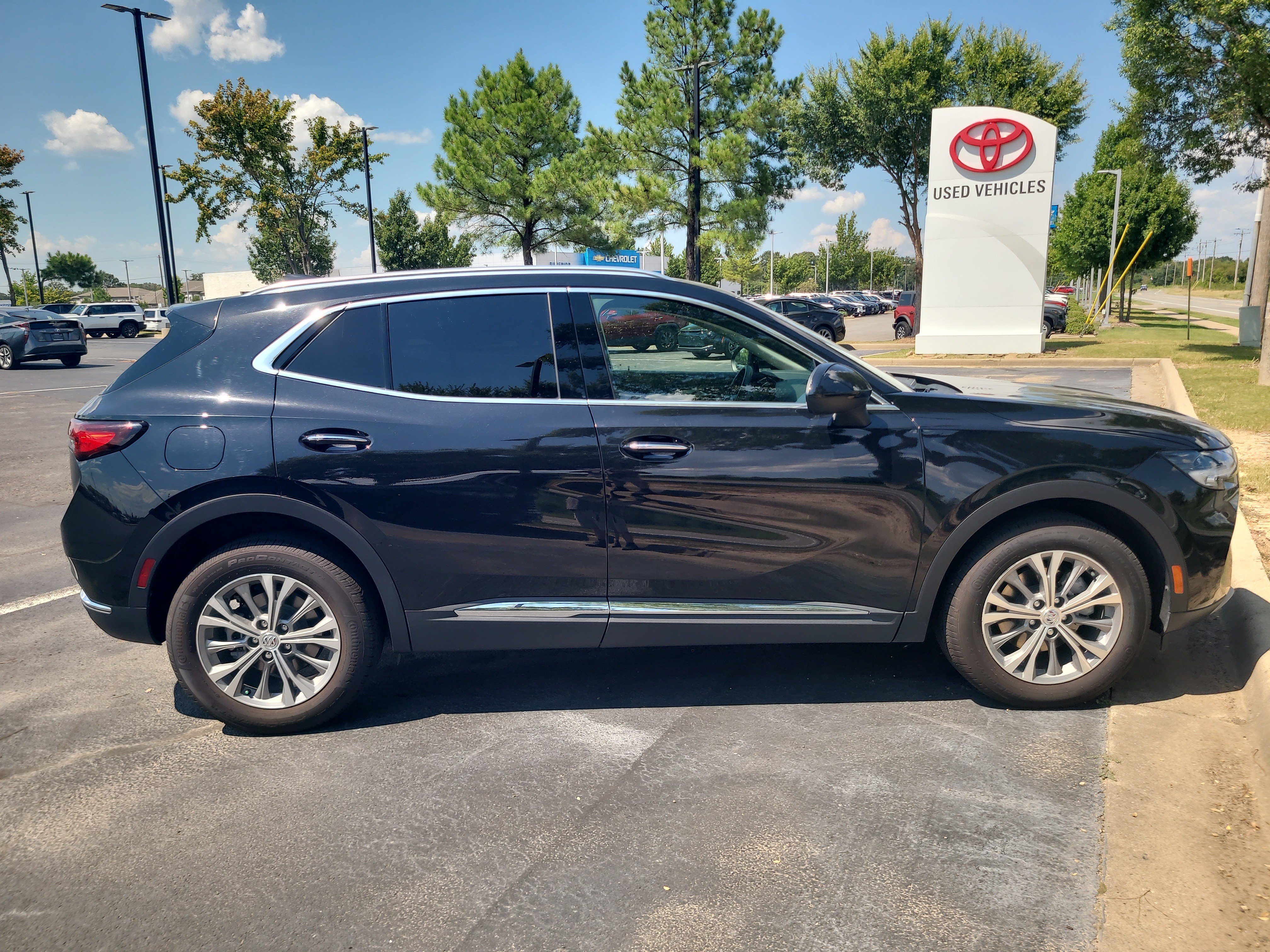 Used 2023 Ebony Twilight Metallic Buick Preferred image 33