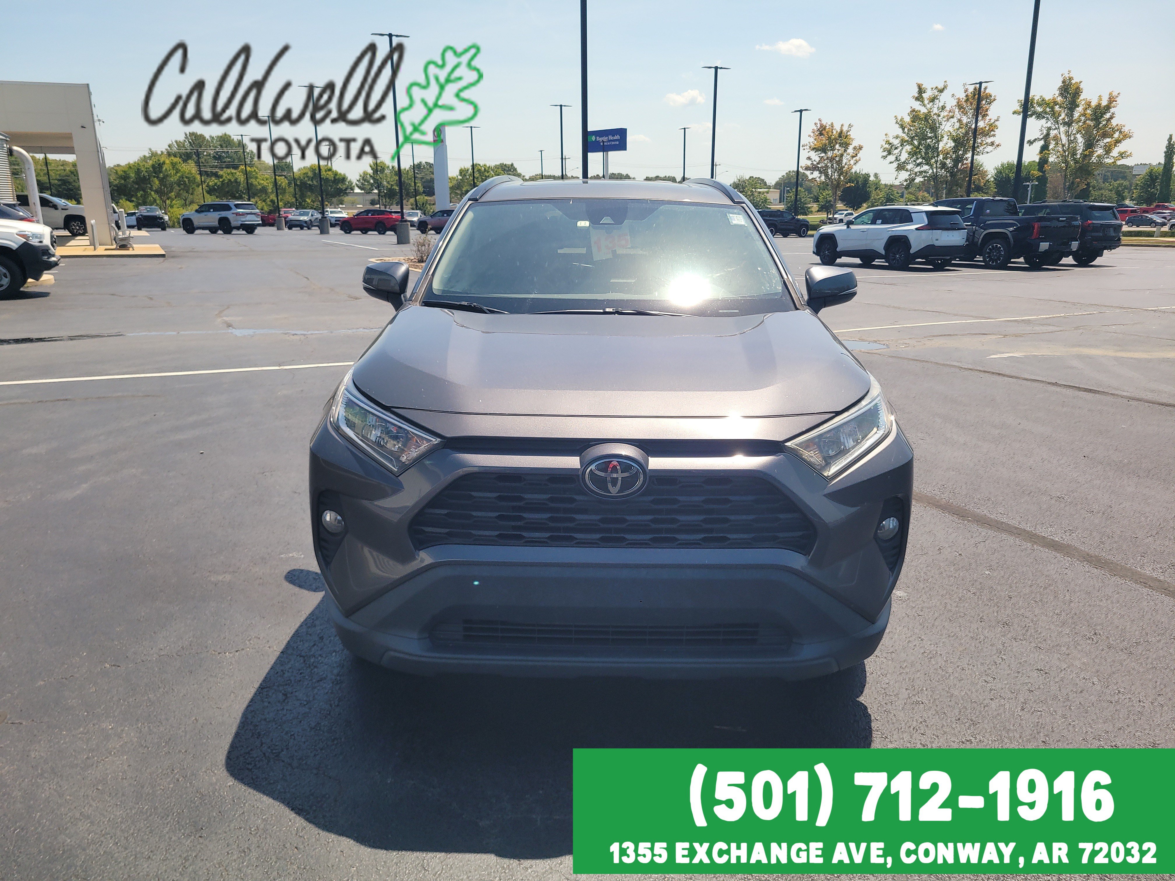 Used 2019  Toyota XLE image 2
