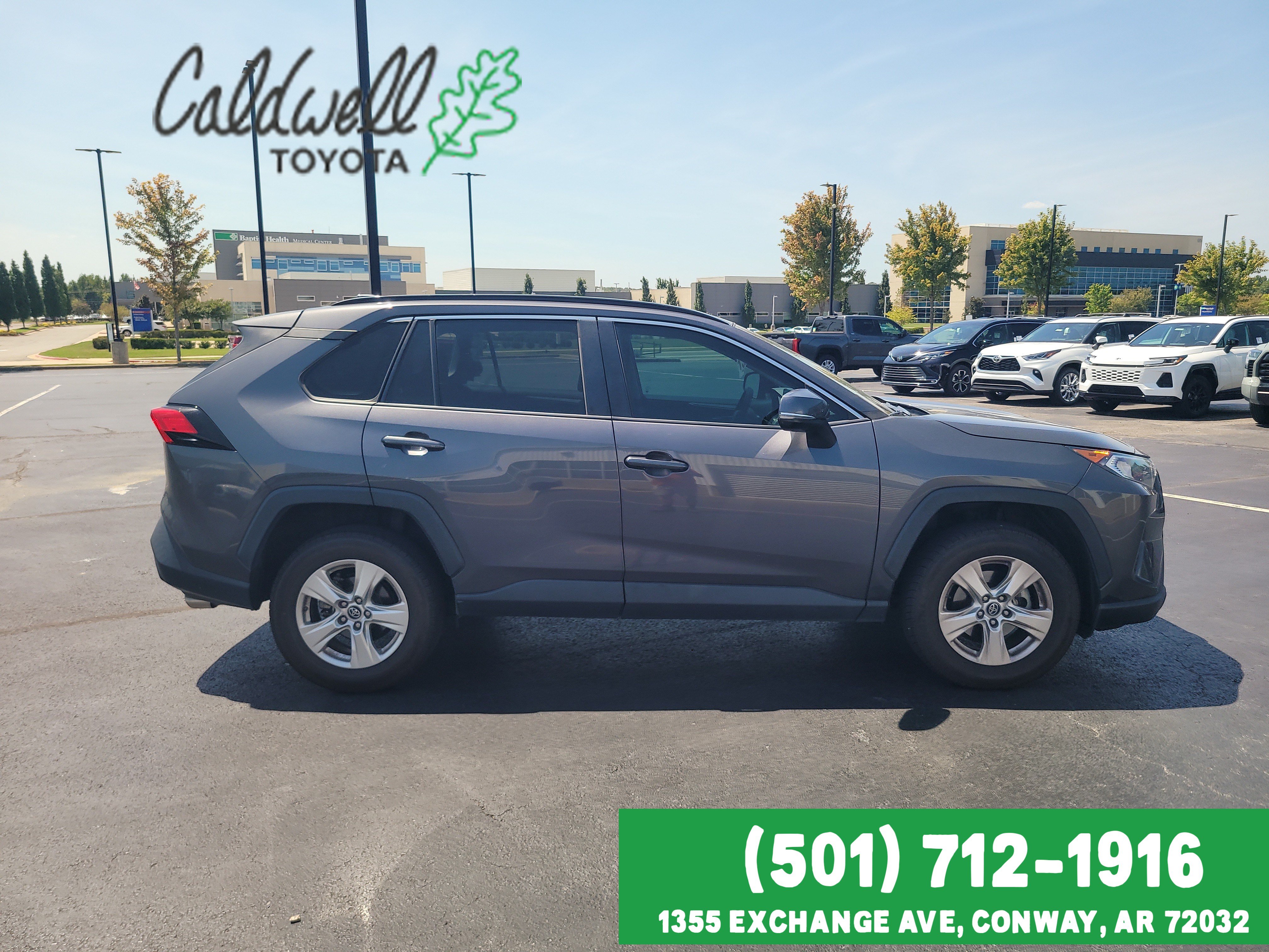 Used 2019  Toyota XLE image 4