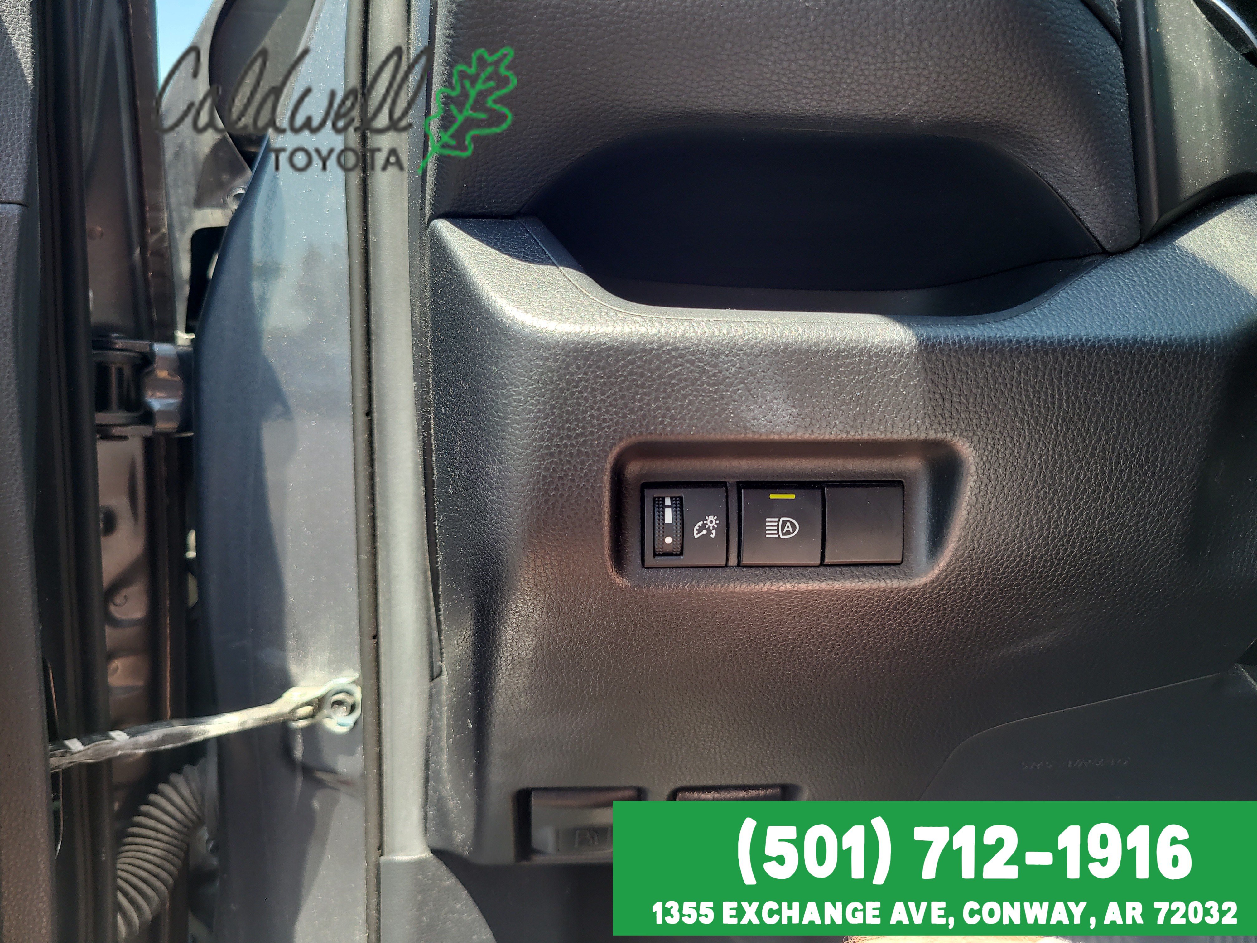 Used 2019  Toyota XLE image 16