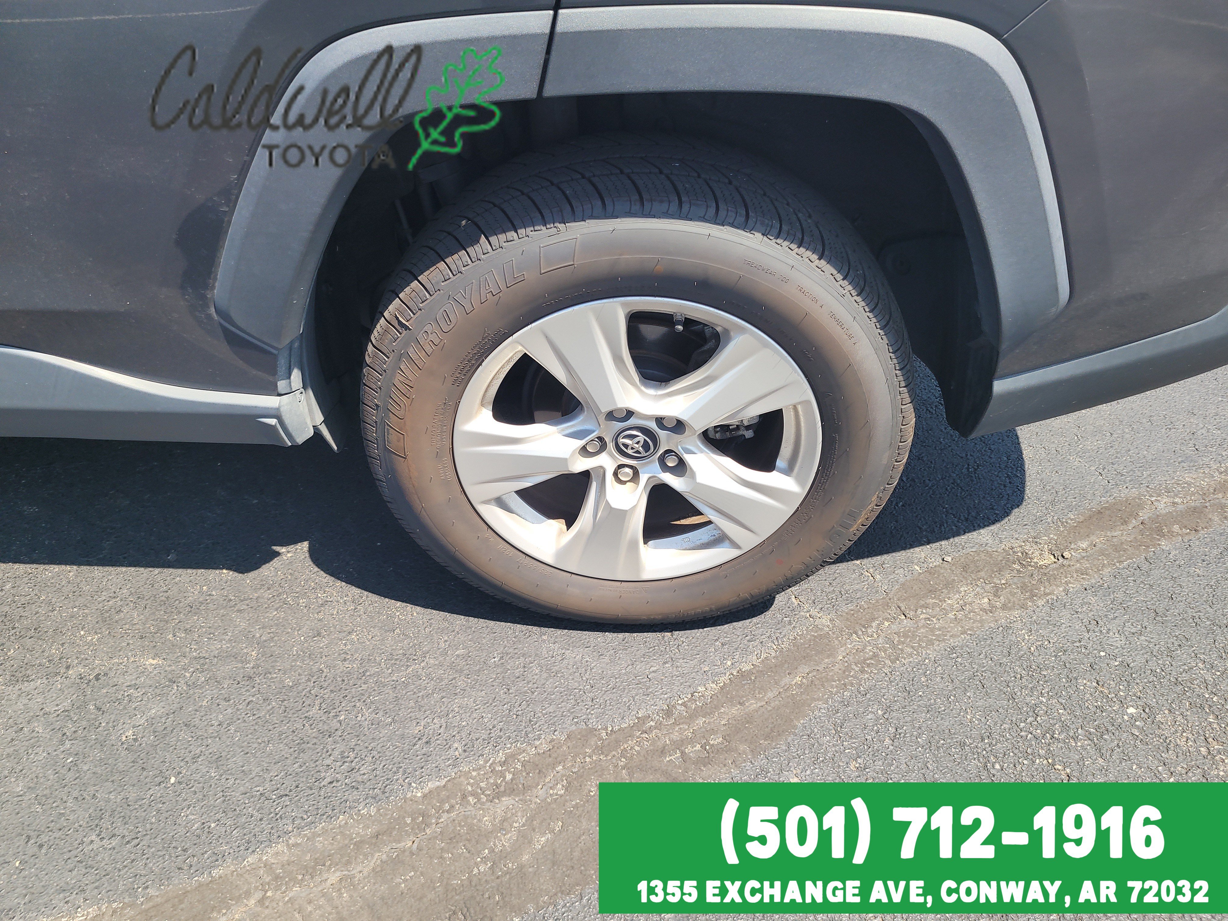Used 2019  Toyota XLE image 9