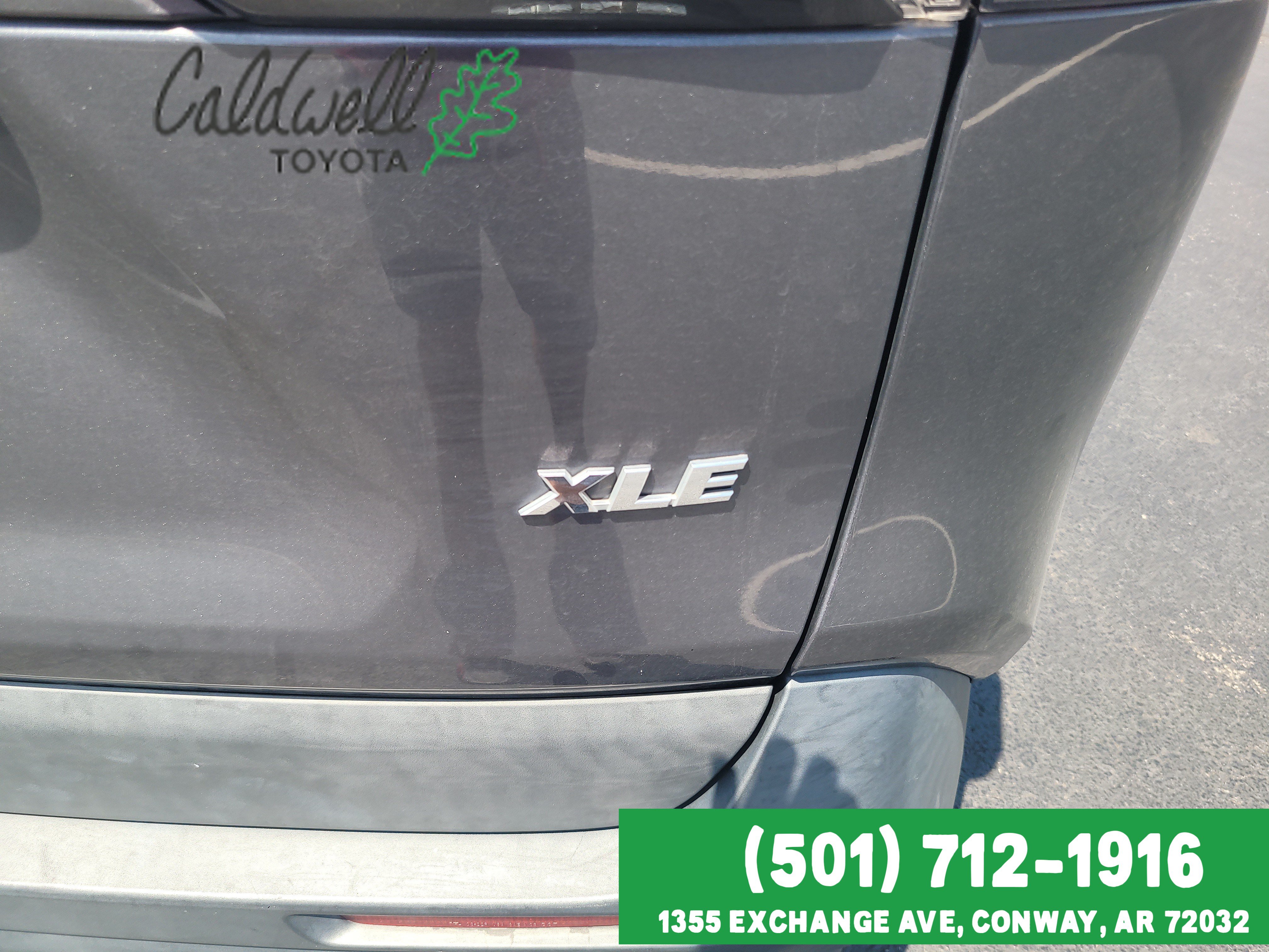 Used 2019  Toyota XLE image 6