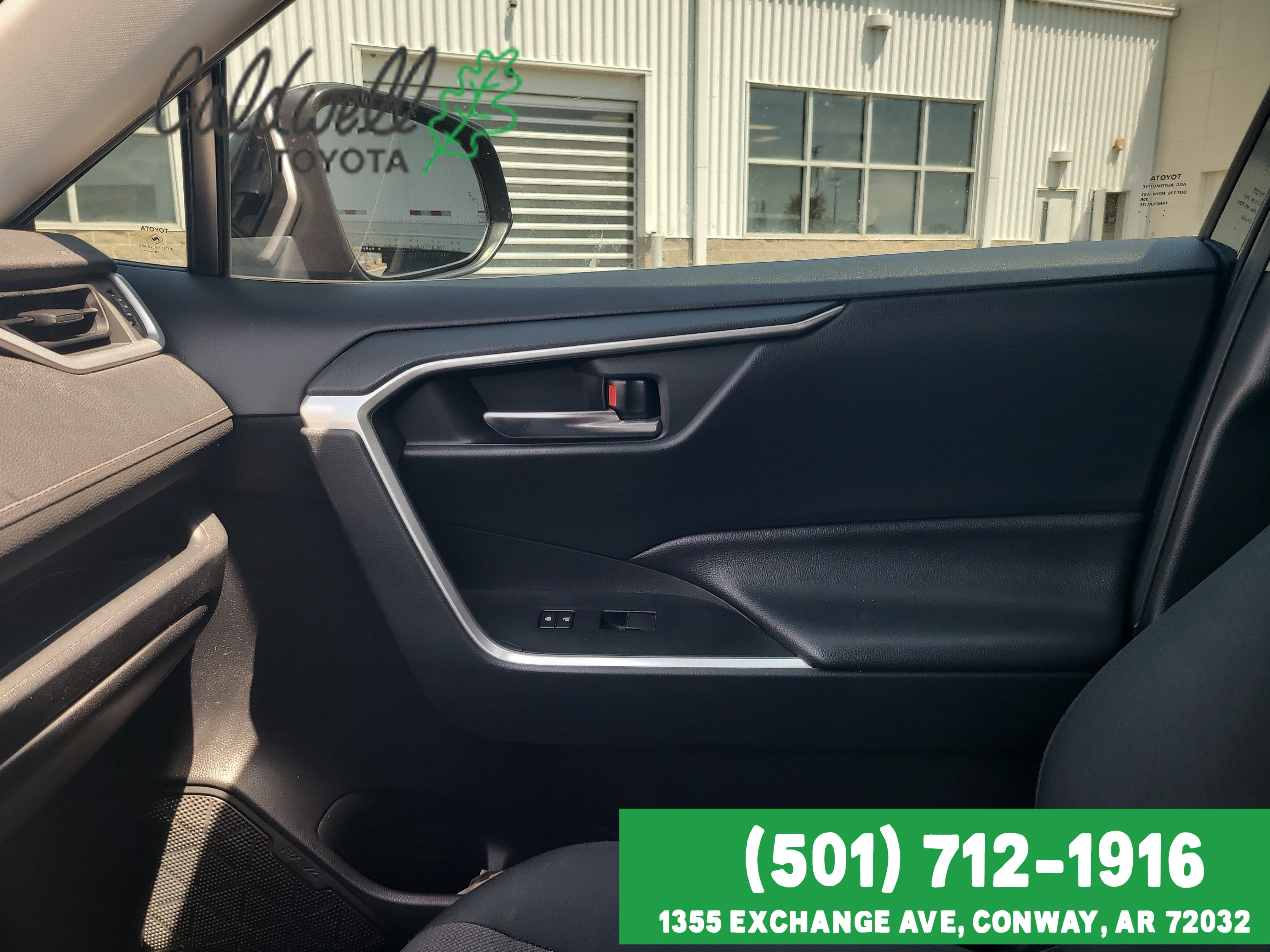Used 2019  Toyota XLE image 25