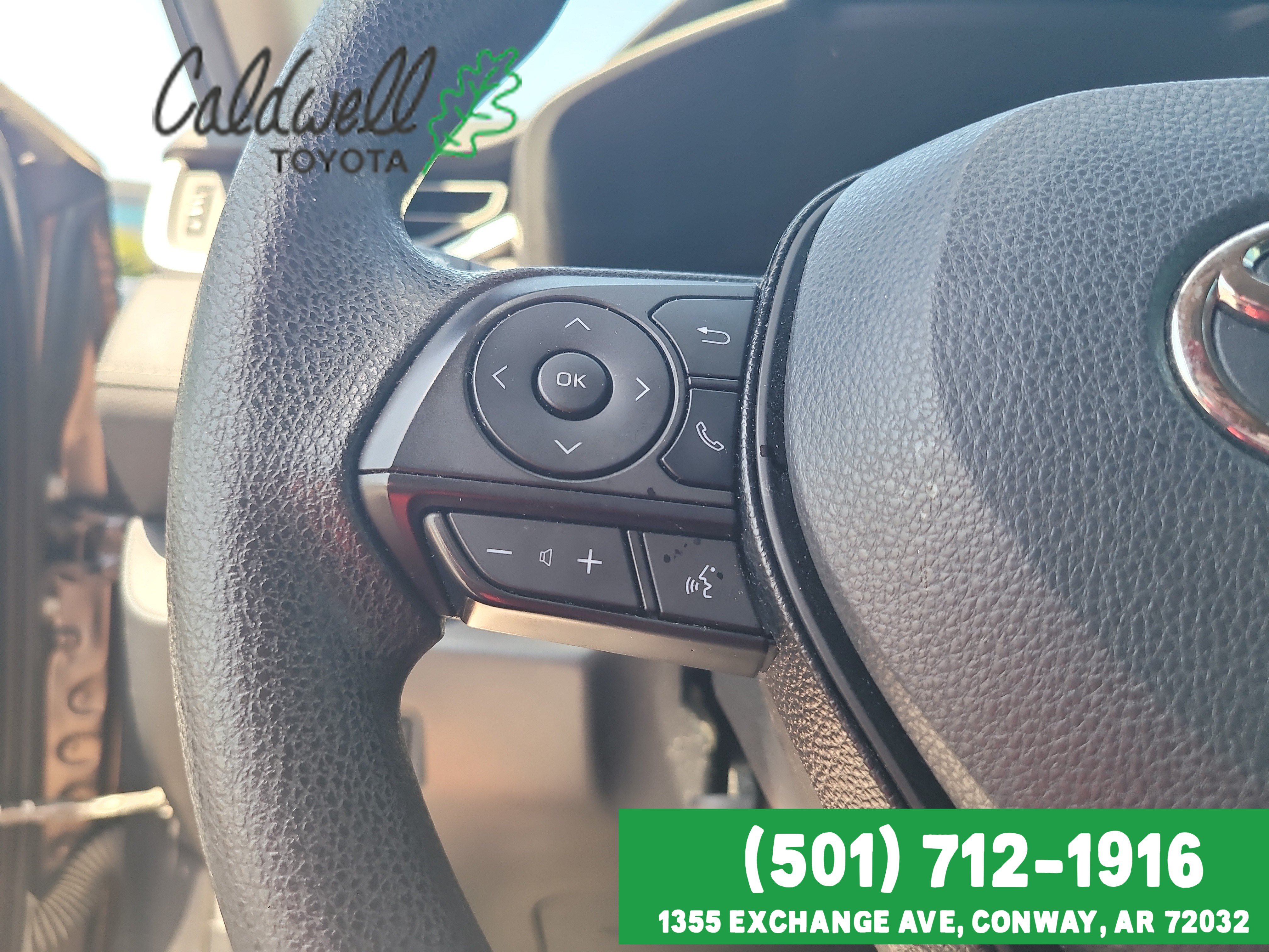 Used 2019  Toyota XLE image 13