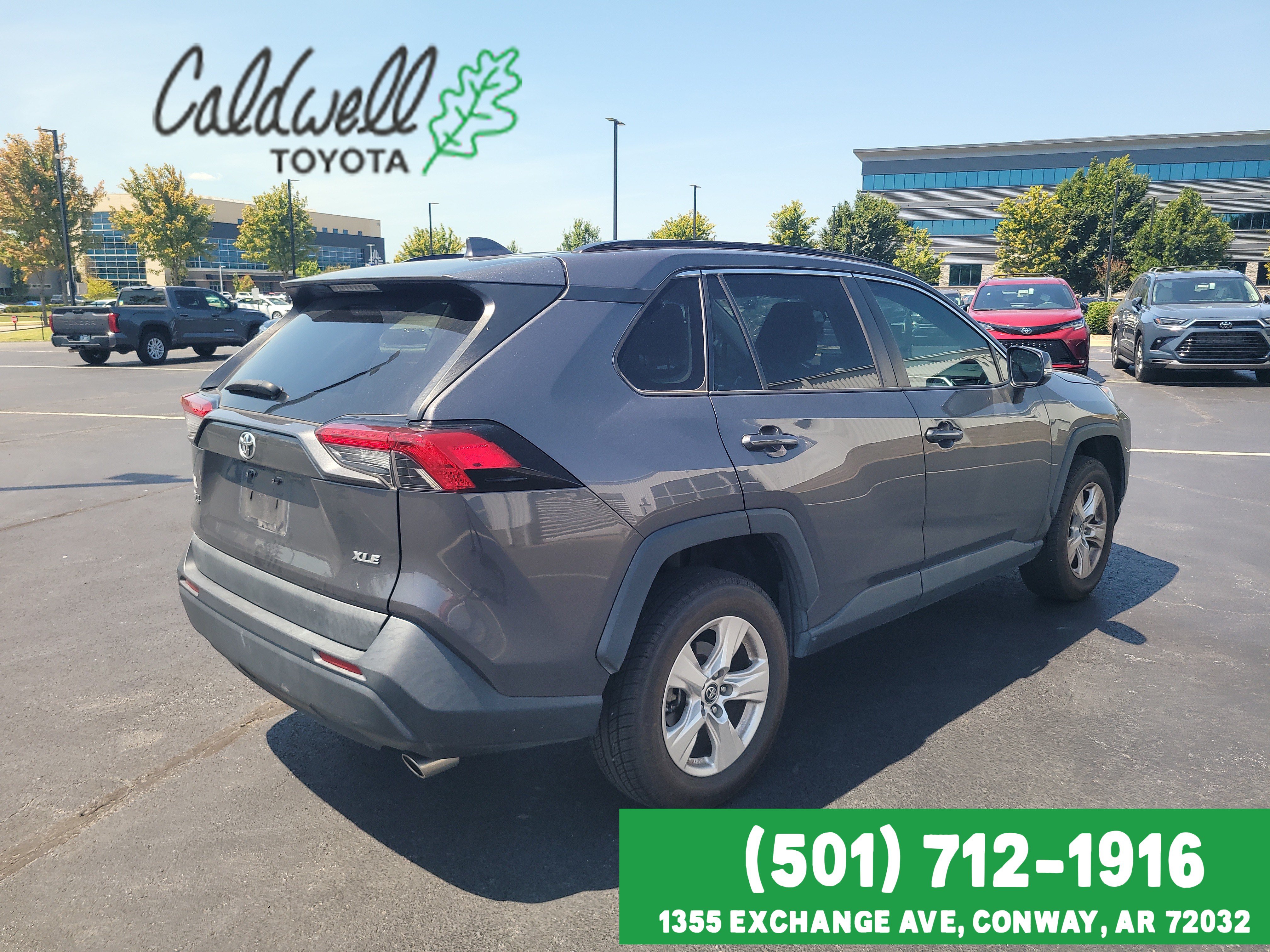 Used 2019  Toyota XLE image 5
