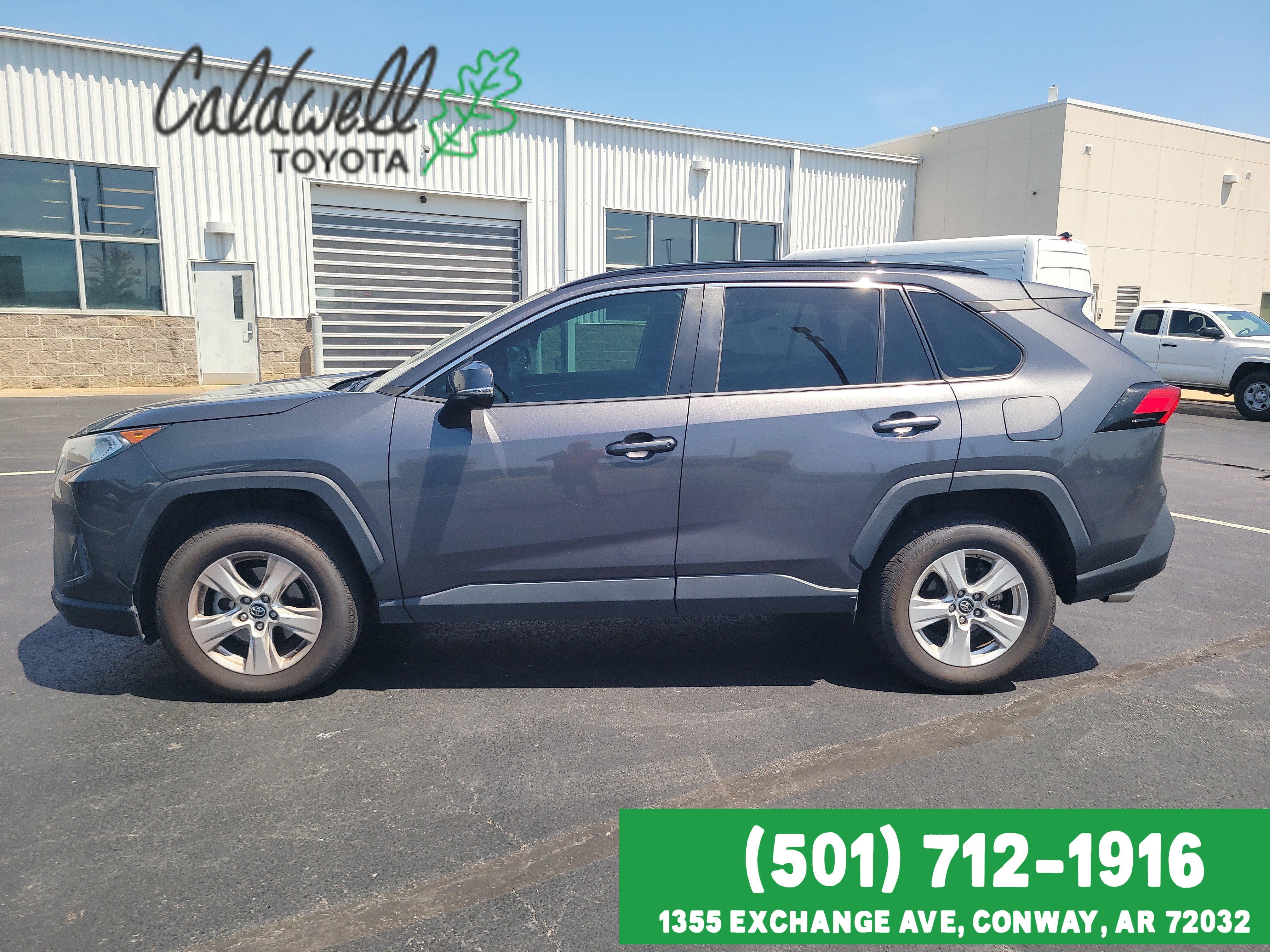 Used 2019  Toyota XLE image 8