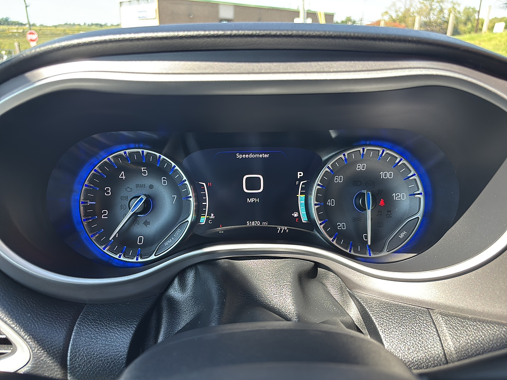 2025 Chrysler Pacifica Select Diamond Black Crystal Pearl Coat at Washington Ford