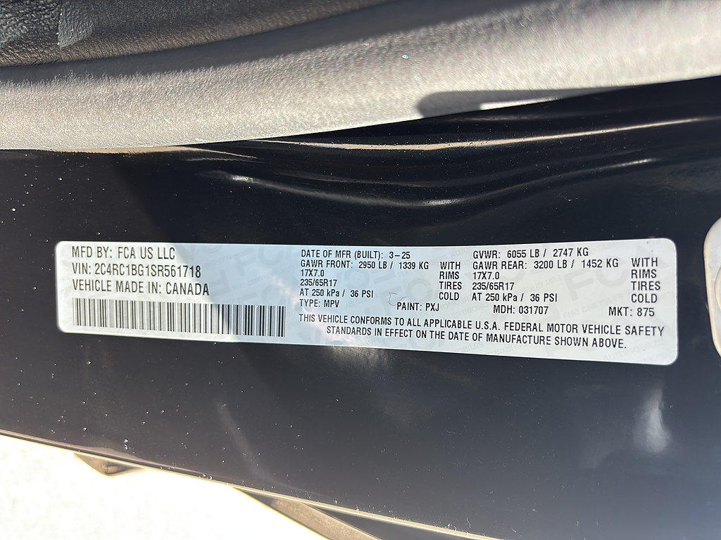 2025 Chrysler Pacifica Select Diamond Black Crystal Pearl Coat at Washington Ford