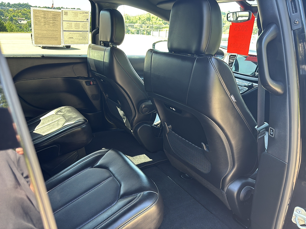 2025 Chrysler Pacifica Select Diamond Black Crystal Pearl Coat at Washington Ford