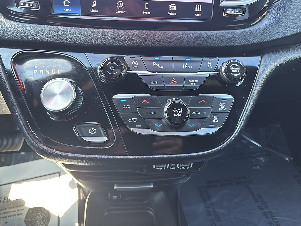 2025 Chrysler Pacifica Select Diamond Black Crystal Pearl Coat at Washington Ford