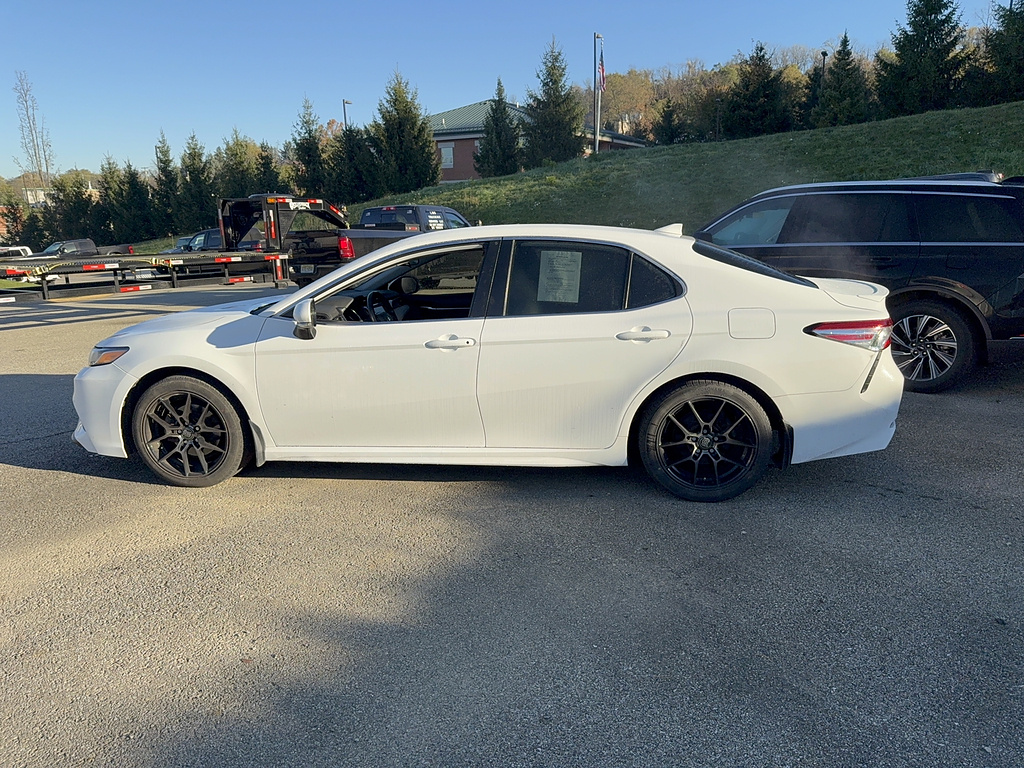 2020 Toyota Camry photo 2 of 5