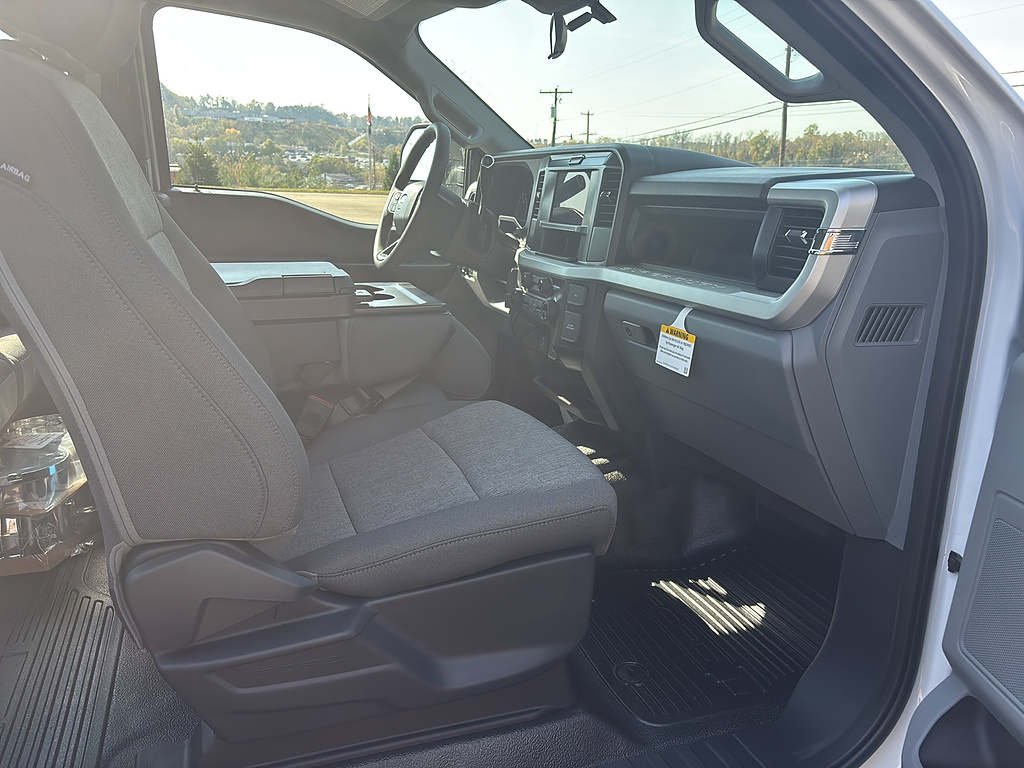 2027 Ford Super Duty F-350 SRW photo 19 of 26