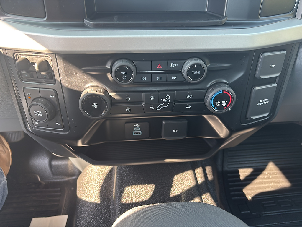 2027 Ford Super Duty F-350 SRW photo 23 of 26