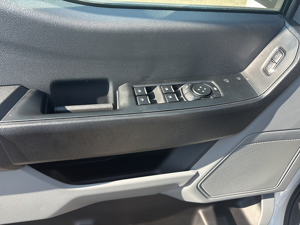 2027 Ford Super Duty F-350 SRW photo 13 of 26