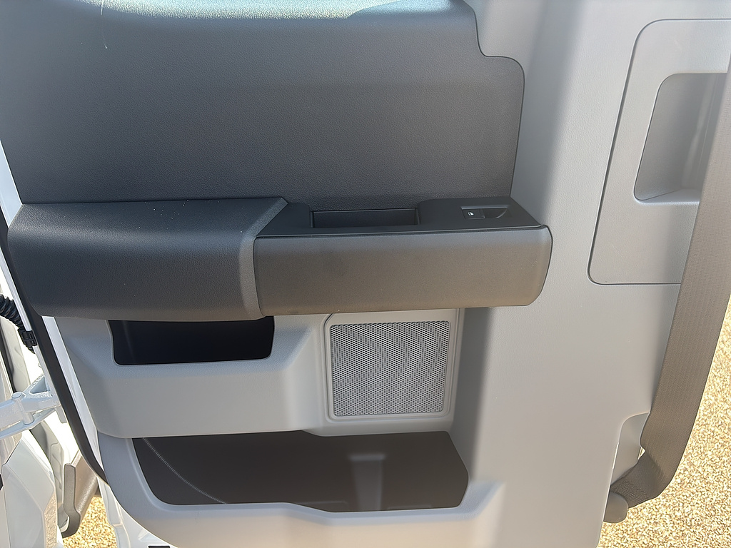 2027 Ford Super Duty F-350 SRW photo 16 of 26