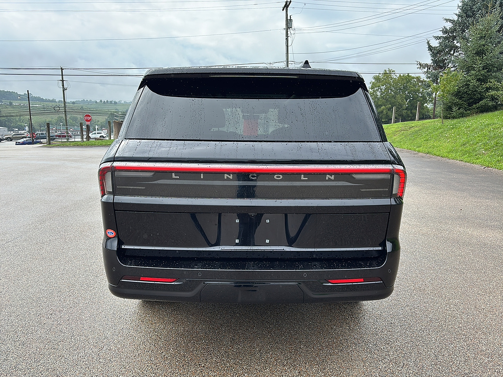 2025 Lincoln Navigator Reserve Infinite Black Metallic Clearcoat at Washington Ford