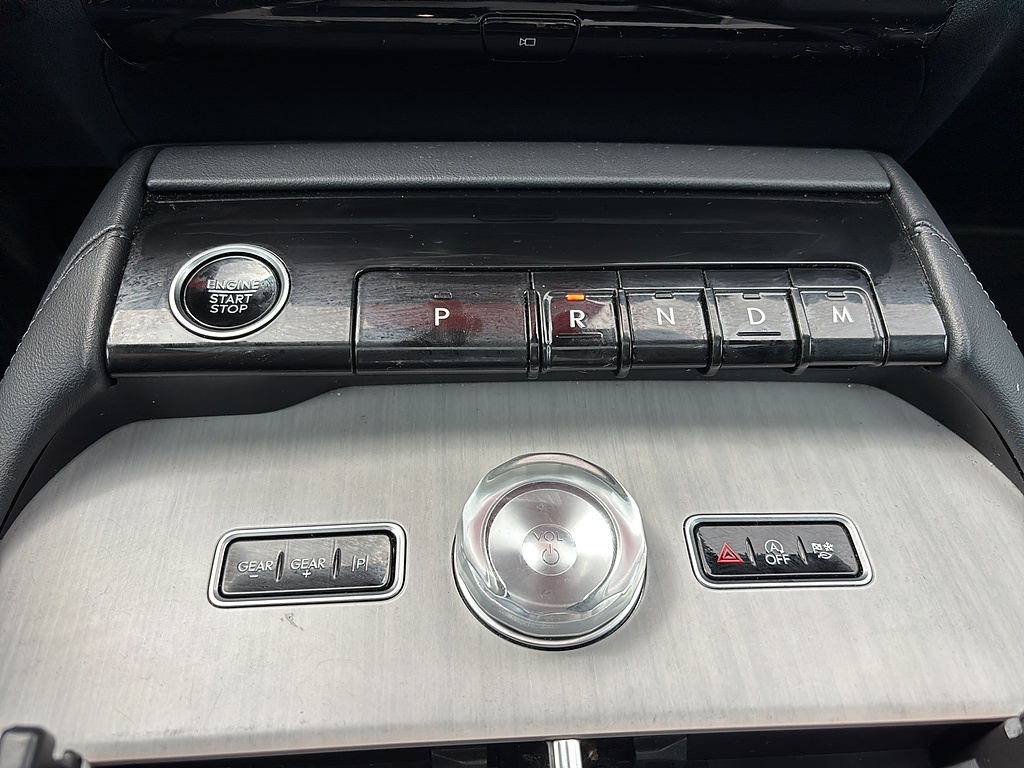 2025 Lincoln Navigator Reserve Infinite Black Metallic Clearcoat at Washington Ford