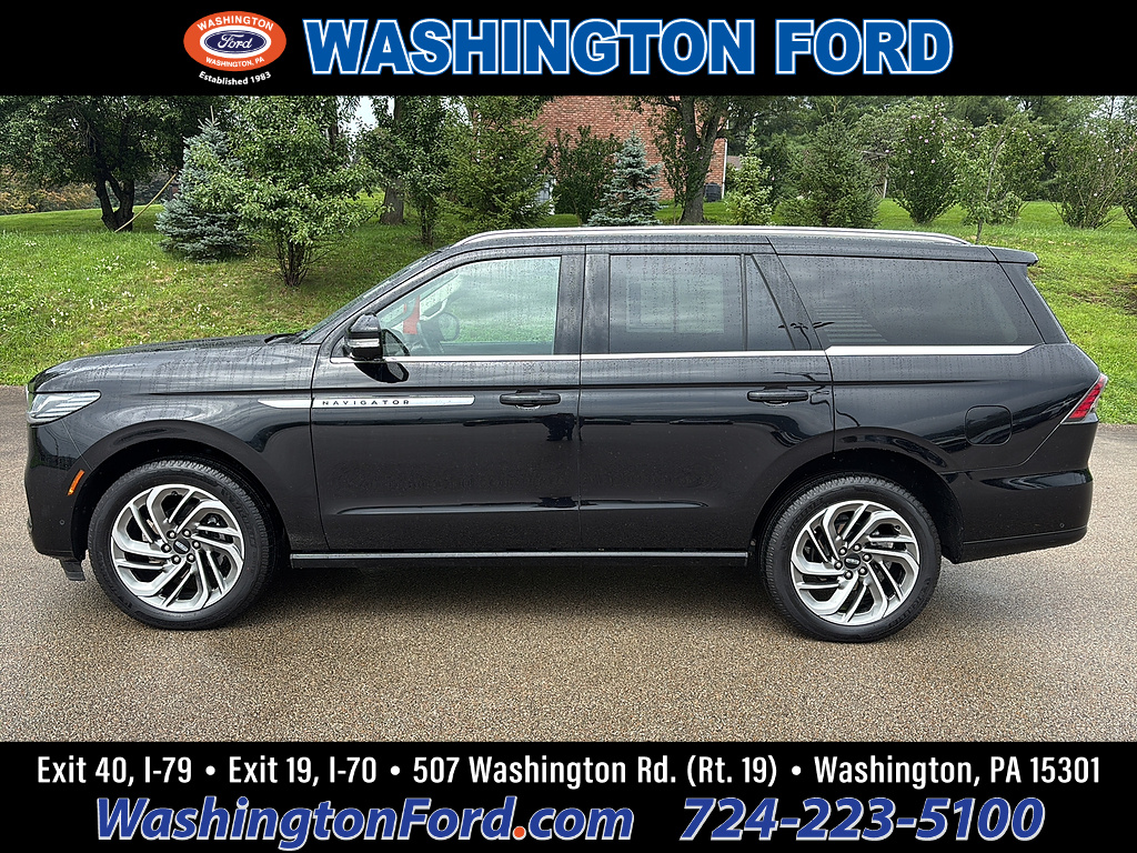 2025 Lincoln Navigator Reserve Infinite Black Metallic Clearcoat at Washington Ford