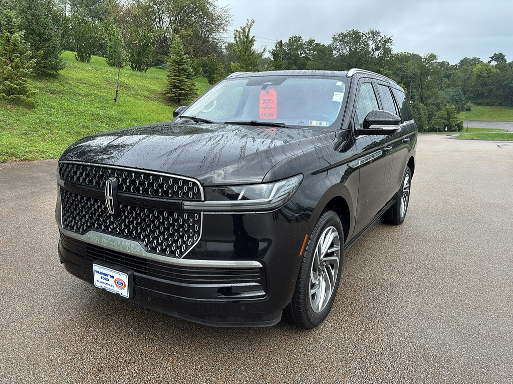 2025 Lincoln Navigator Reserve Infinite Black Metallic Clearcoat at Washington Ford