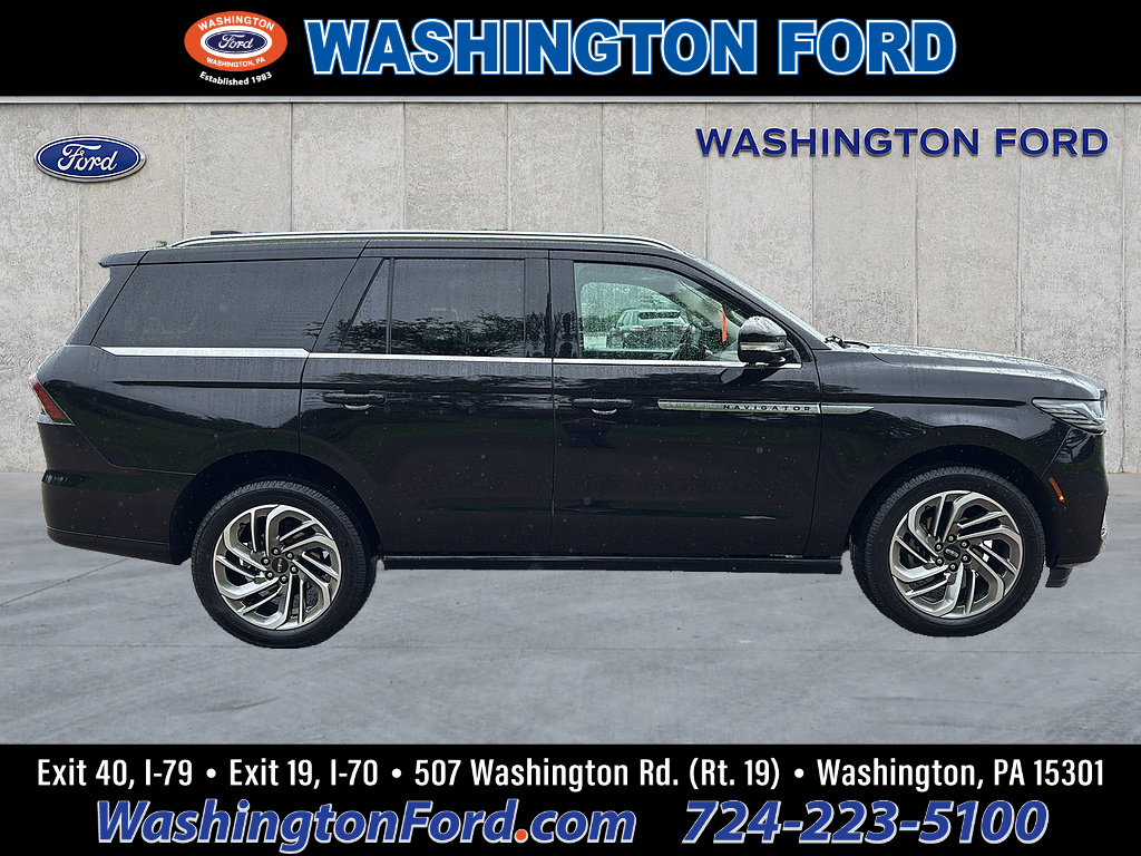 2025 Lincoln Navigator Reserve Infinite Black Metallic Clearcoat at Washington Ford