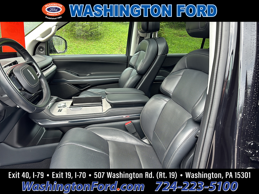2025 Lincoln Navigator Reserve Infinite Black Metallic Clearcoat at Washington Ford