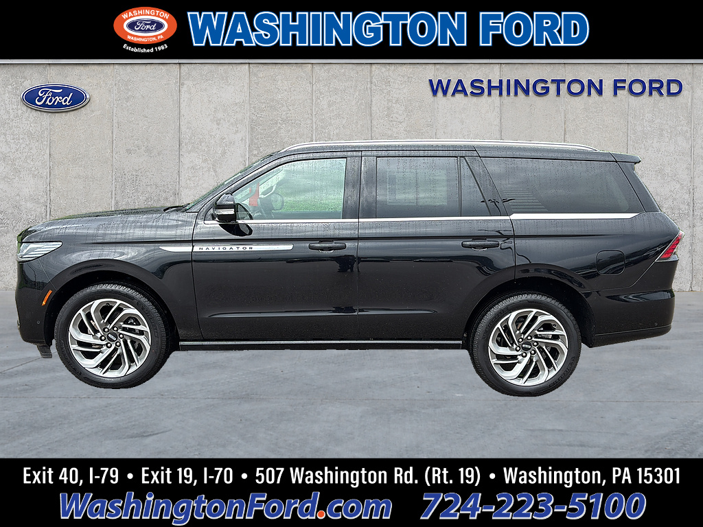 2025 Lincoln Navigator Reserve Infinite Black Metallic Clearcoat at Washington Ford