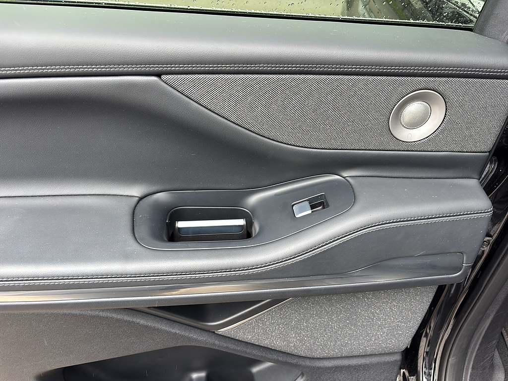 2025 Lincoln Navigator Reserve Infinite Black Metallic Clearcoat at Washington Ford