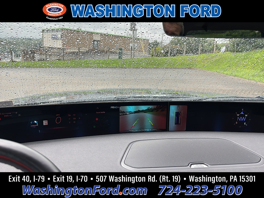 2025 Lincoln Navigator Reserve Infinite Black Metallic Clearcoat at Washington Ford