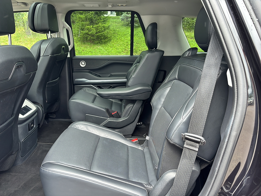 2025 Lincoln Navigator Reserve Infinite Black Metallic Clearcoat at Washington Ford