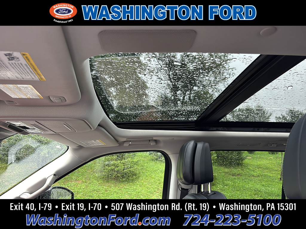 2025 Lincoln Navigator Reserve Infinite Black Metallic Clearcoat at Washington Ford