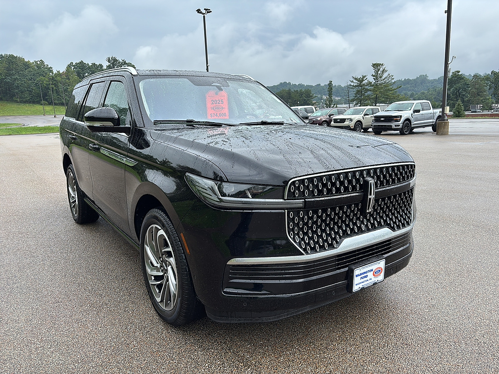 2025 Lincoln Navigator Reserve Infinite Black Metallic Clearcoat at Washington Ford