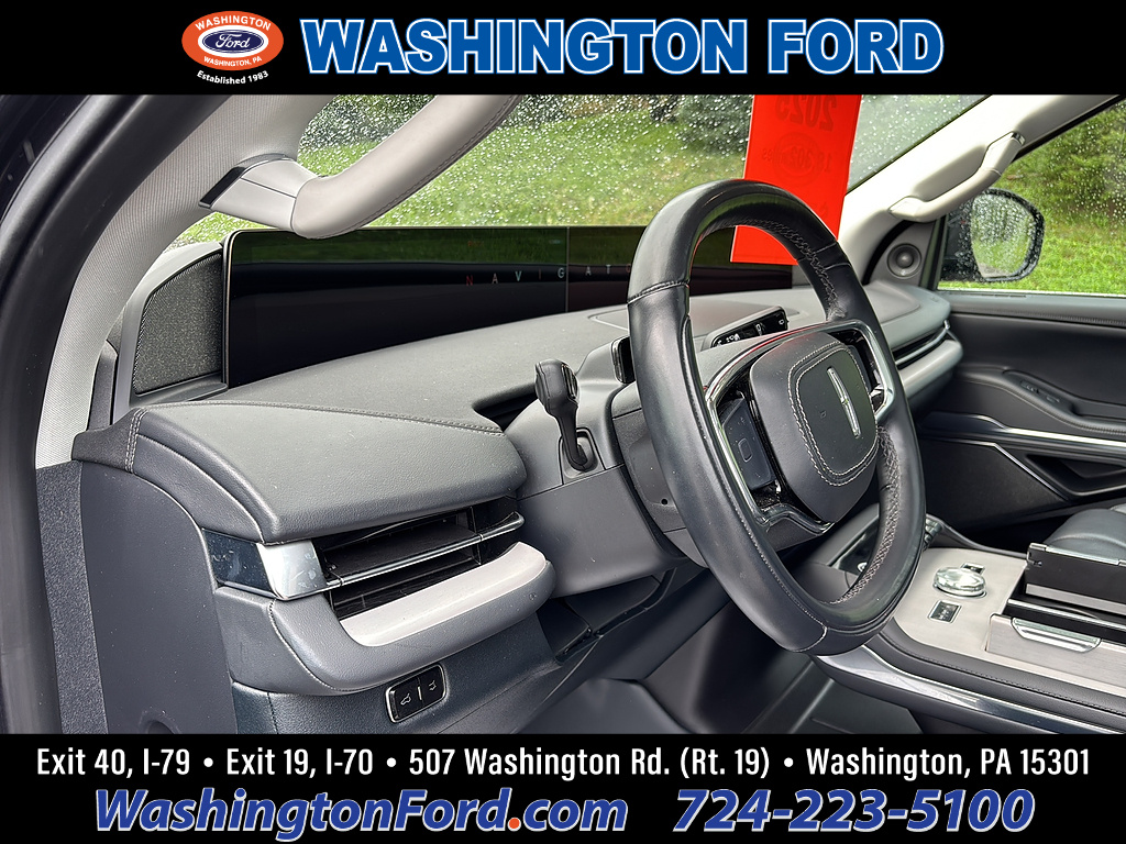 2025 Lincoln Navigator Reserve Infinite Black Metallic Clearcoat at Washington Ford