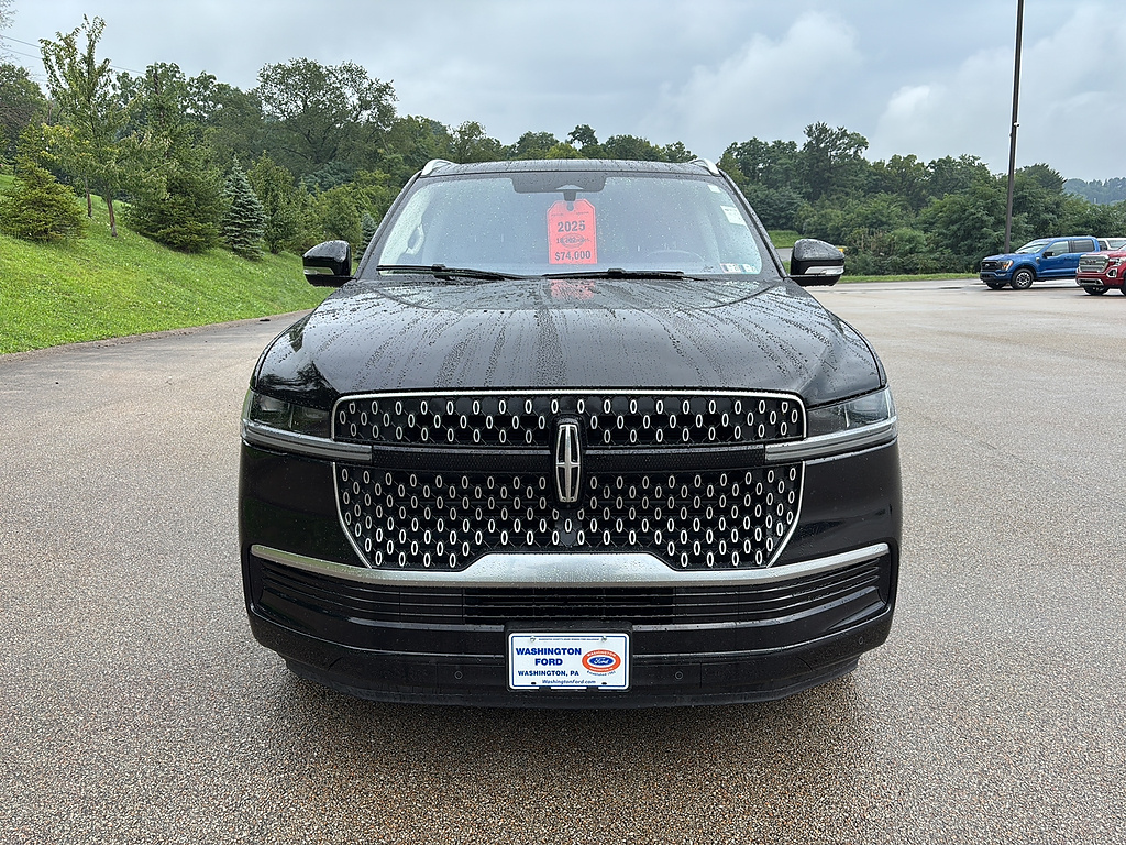 2025 Lincoln Navigator Reserve Infinite Black Metallic Clearcoat at Washington Ford