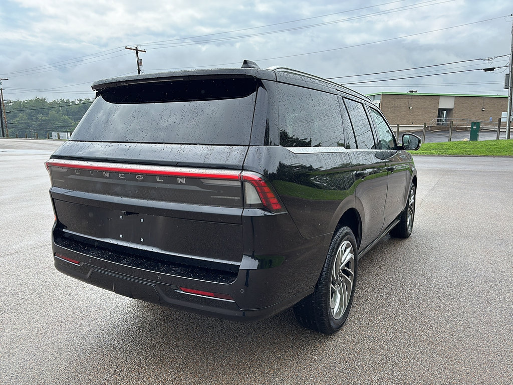 2025 Lincoln Navigator Reserve Infinite Black Metallic Clearcoat at Washington Ford