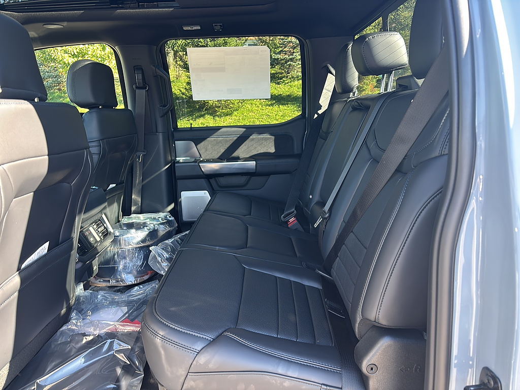 2027 Ford Super Duty F-450 DRW photo 15 of 26
