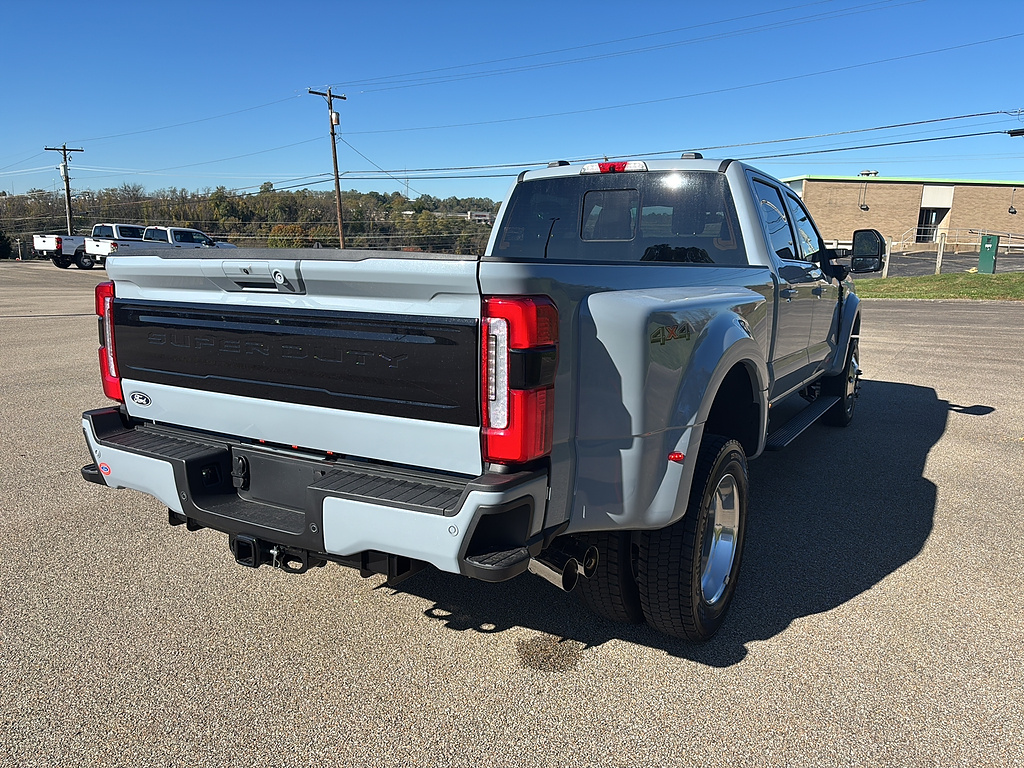 2027 Ford Super Duty F-450 DRW photo 4 of 26
