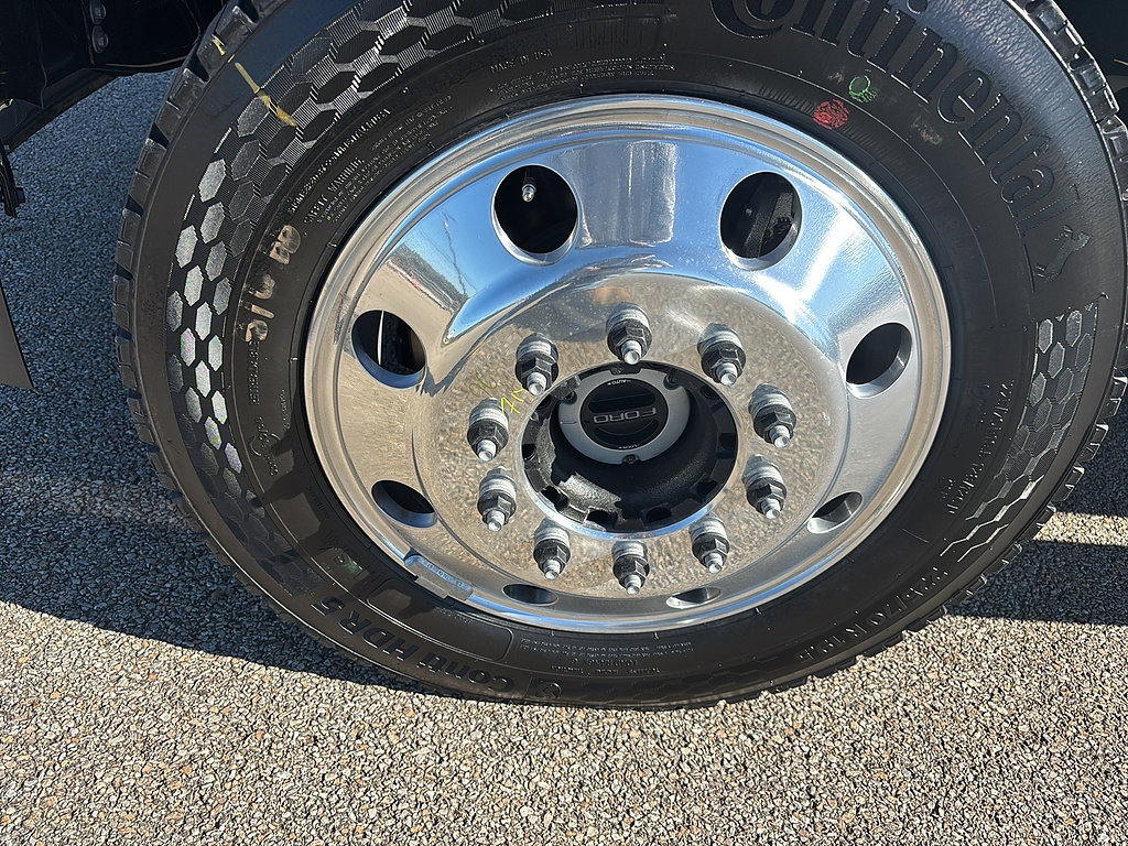 2027 Ford Super Duty F-450 DRW photo 9 of 26