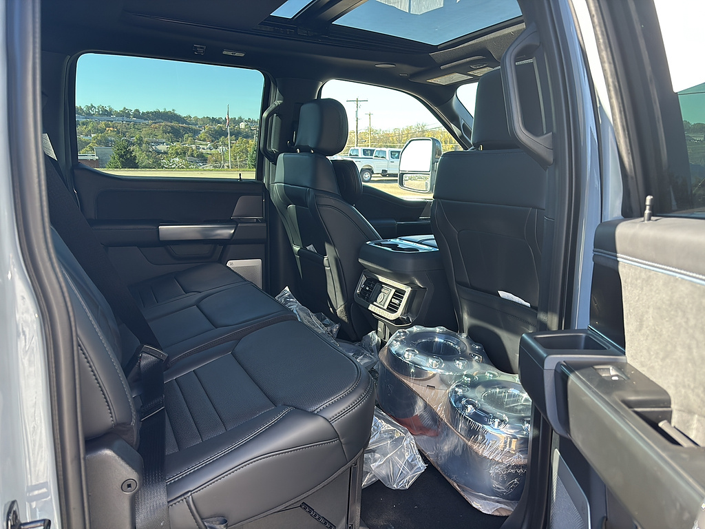 2027 Ford Super Duty F-450 DRW photo 18 of 26