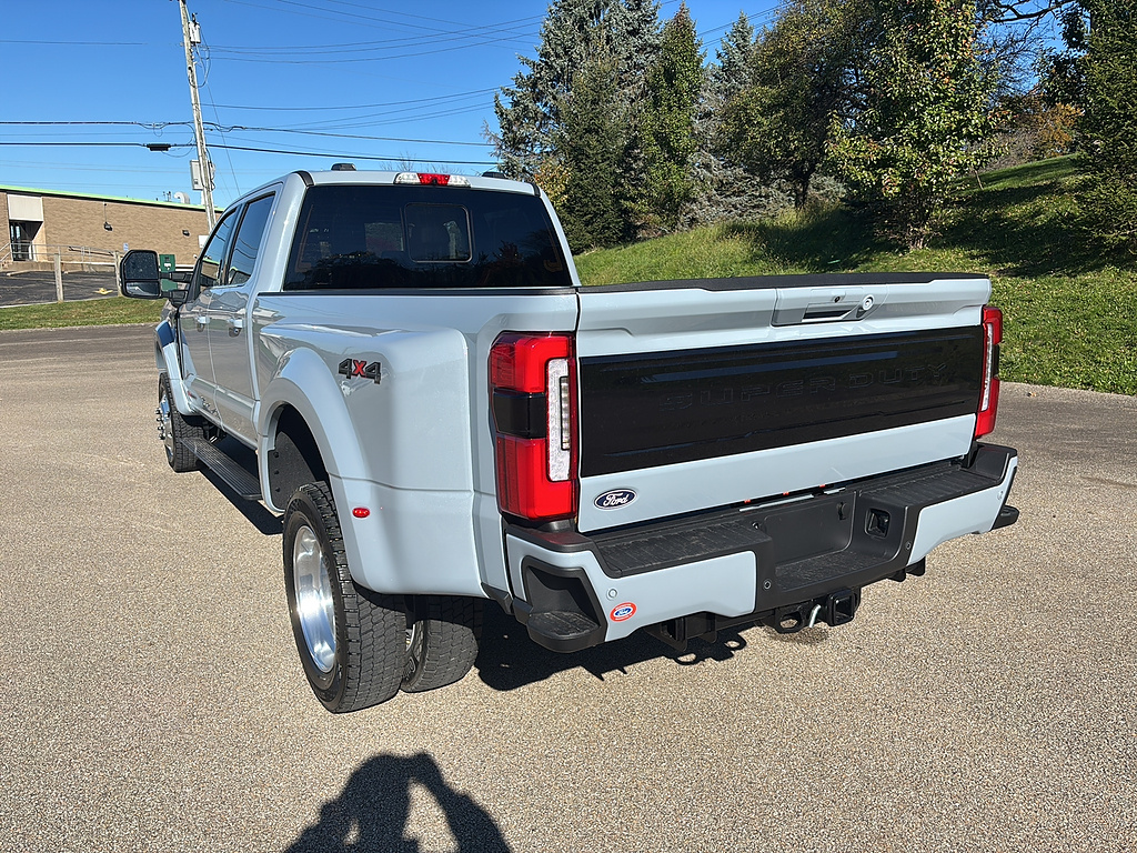2027 Ford Super Duty F-450 DRW photo 2 of 26